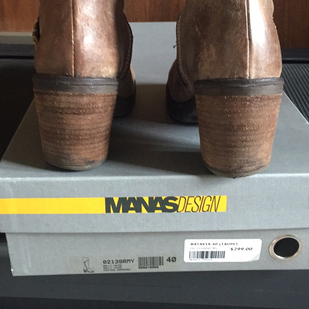 Boots - Picture 4 of 6